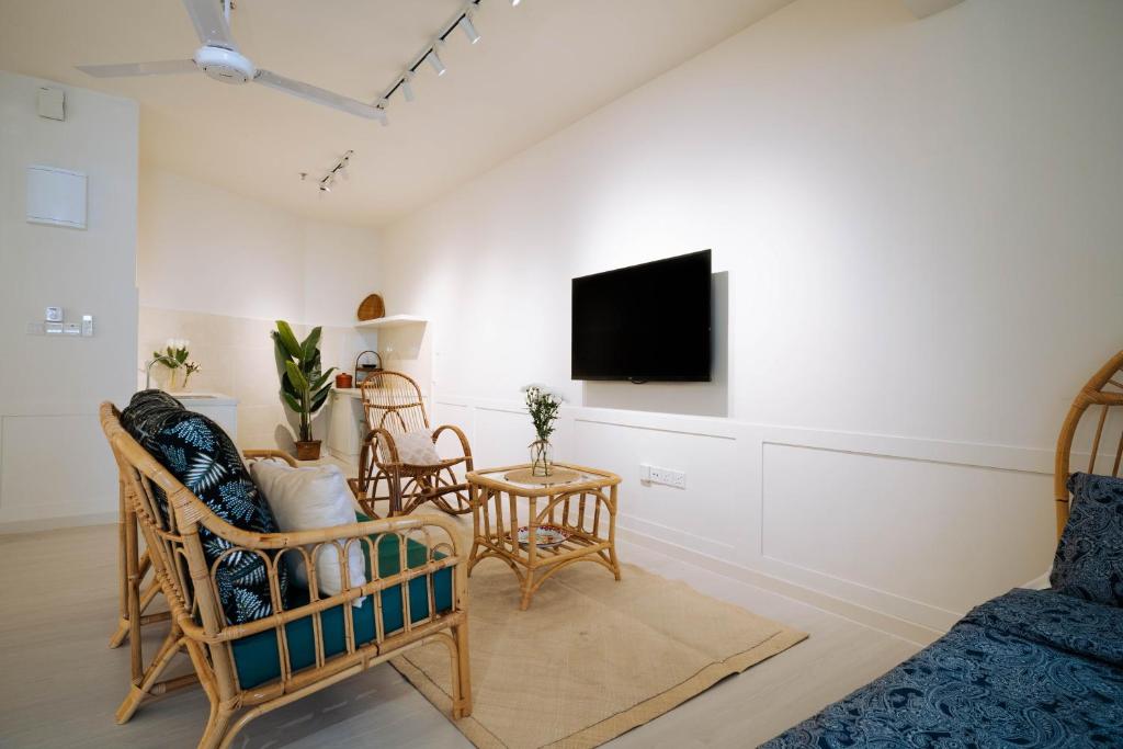 TV a/nebo společenská místnost v ubytování Ecozy Suite