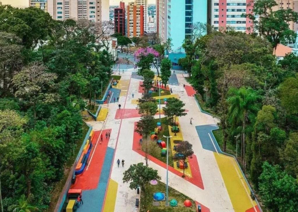 a city street with a park with colorful sidewalks at Londrina Flat Hotel - Apto completo in Londrina