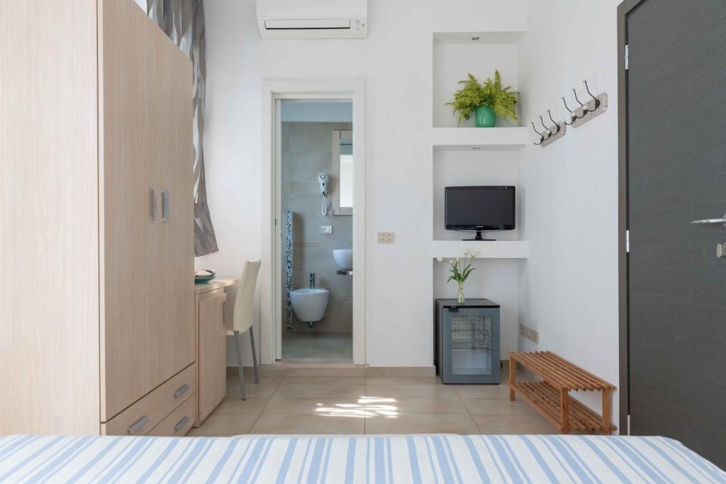 TV a/nebo společenská místnost v ubytování Hotel Smart Cervia B&B