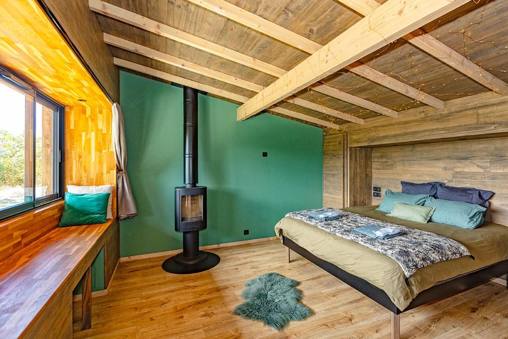 Postel nebo postele na pokoji v ubytování LES 2 CABANES