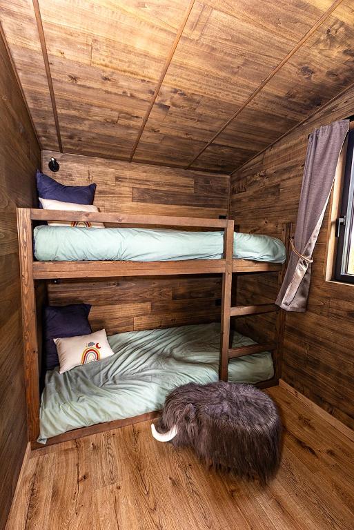 Postel nebo postele na pokoji v ubytování LES 2 CABANES