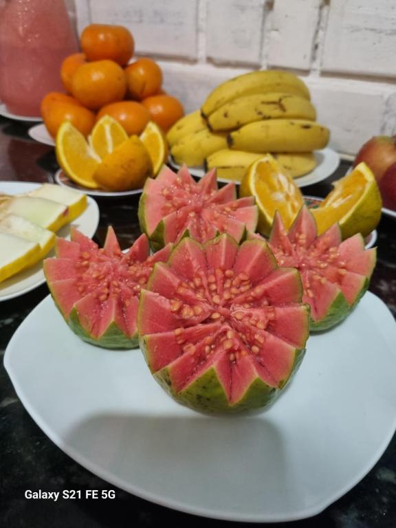 Comida na casa de hóspedes ou em algum lugar perto