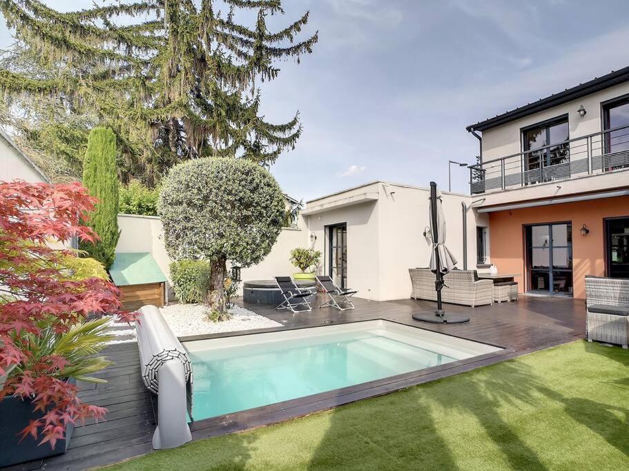 Oasis urbaine à LYON jardin& jacuzzi, Lyon (updated prices 2024)