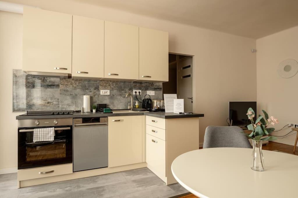 Petőfi Family Apartman 4025 Debrecen, 2 Petőfi tér kép - 1