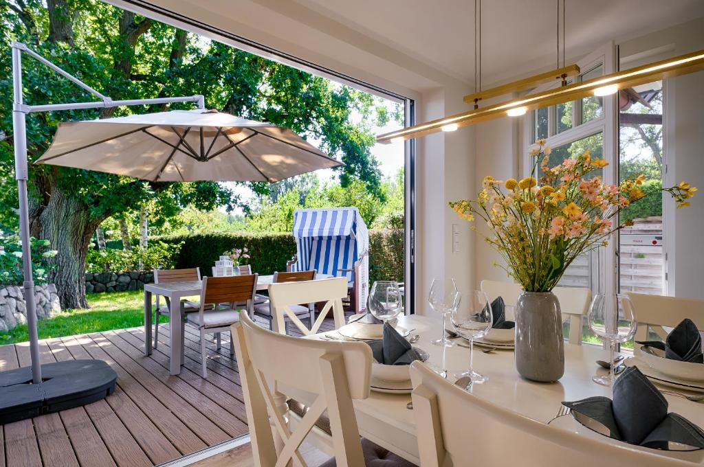 Zahrada ubytování Traumhaus Auri in Prerow Ostsee auf dem Darß mit Kamin und Sauna und Garten