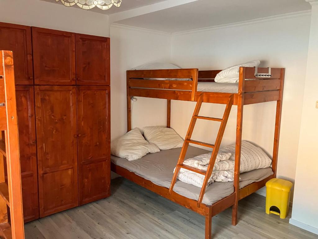 Postel nebo postele na pokoji v ubytování Gasthof Alpenrose