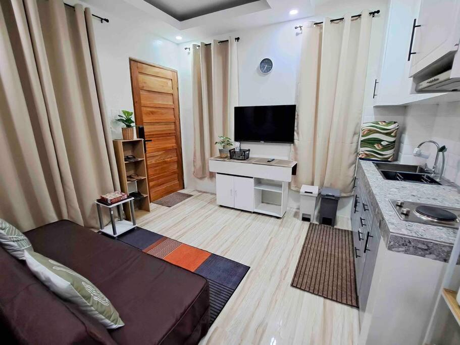 Prostor za sedenje u objektu Sierra Suite Condo Style Stay (w/ Motor Parking)