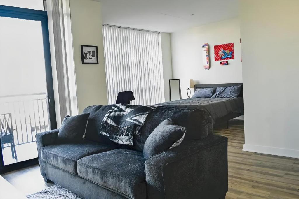 a living room with a couch and a bed at lovely one bedroom in Orlando