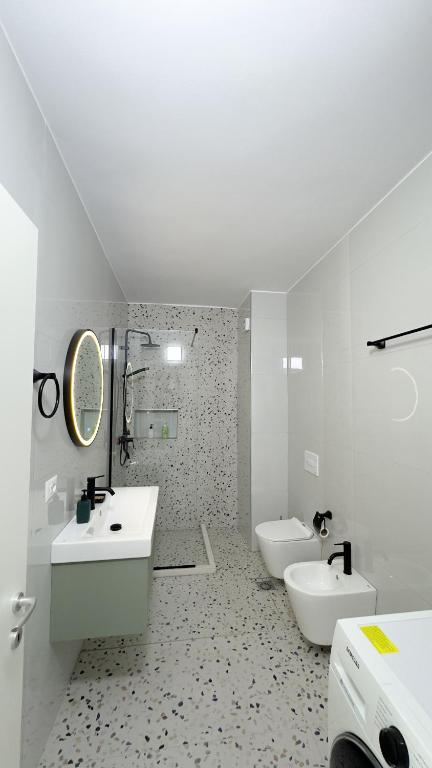 Urban Serenity Skyline View Apartment 2 - Imazhi 8