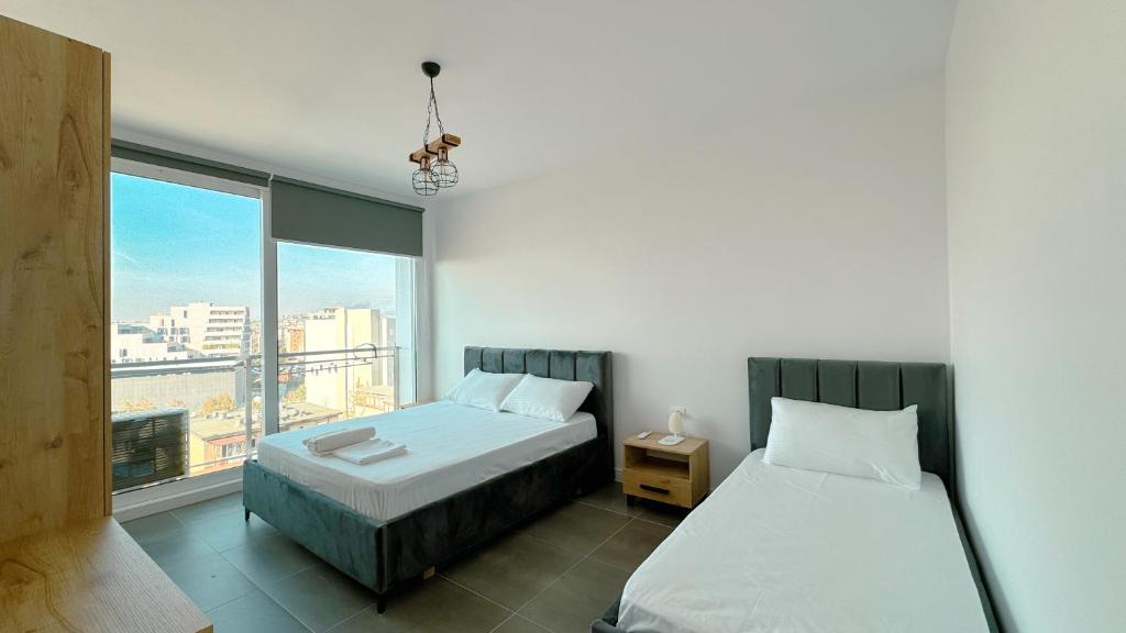 Urban Serenity Skyline View Apartment 2 - Imazhi 2