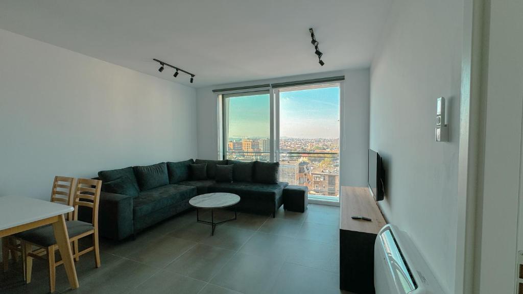 Urban Serenity Skyline View Apartment 2 - Imazhi 9