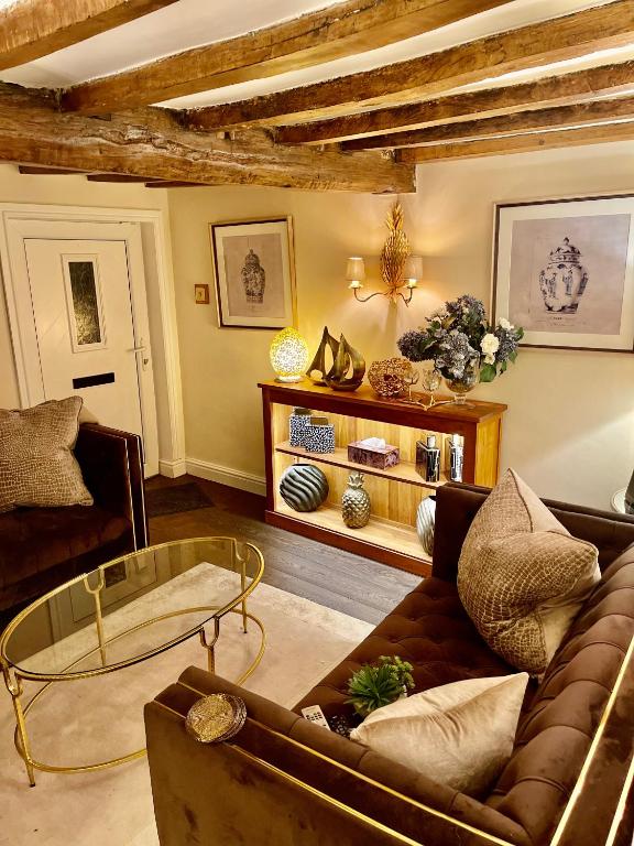 a living room with a couch and a glass table at 2 Bed Cottage - Bawtry Superb Accommodation in Bawtry