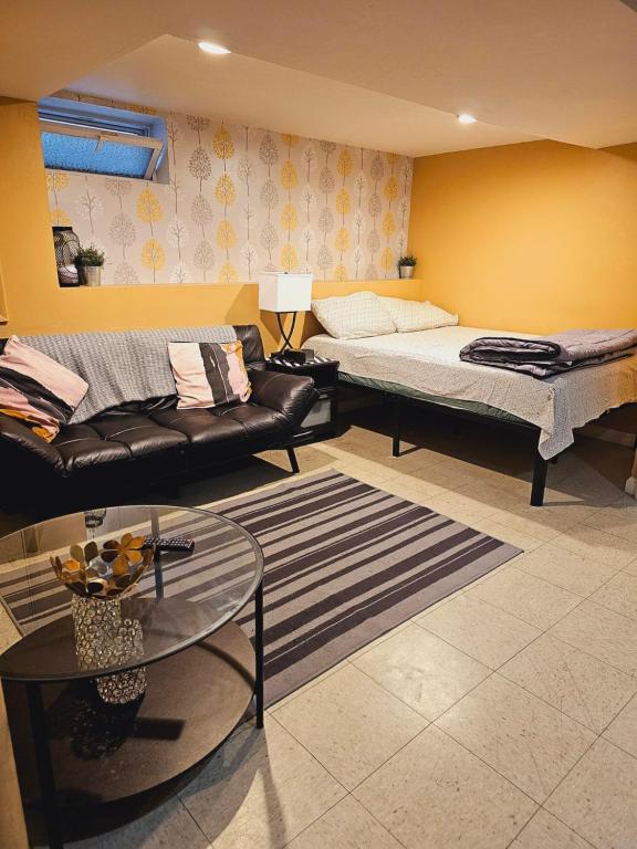 Warm Queens Apartment 5 min From LaGuardia 1 min from train