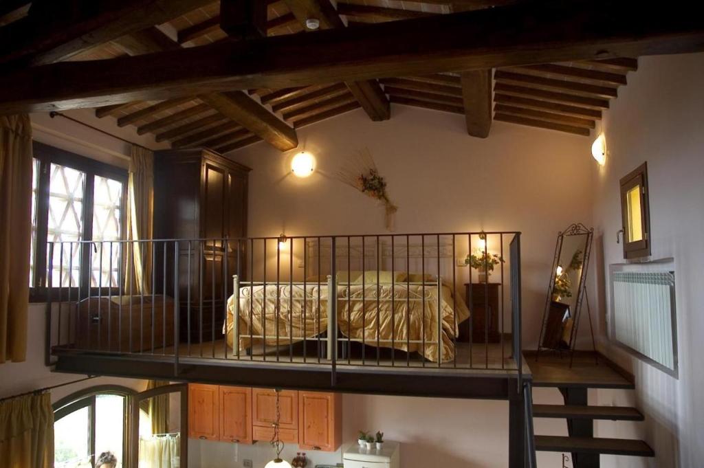 Letto o letti in una camera di Agriturismo La Burraia vicino a San Gimignano