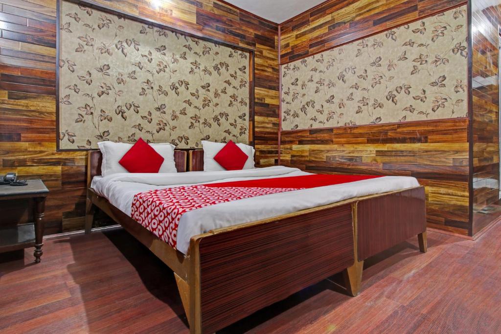 Postel nebo postele na pokoji v ubytování Hotel Ab-i-Hayat