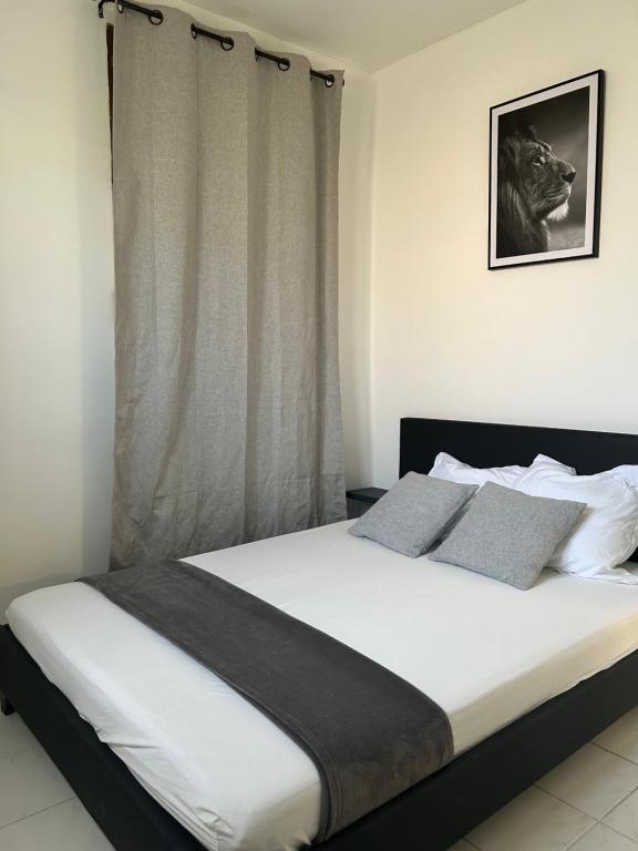 A bed or beds in a room at Un Souffle de Vacances