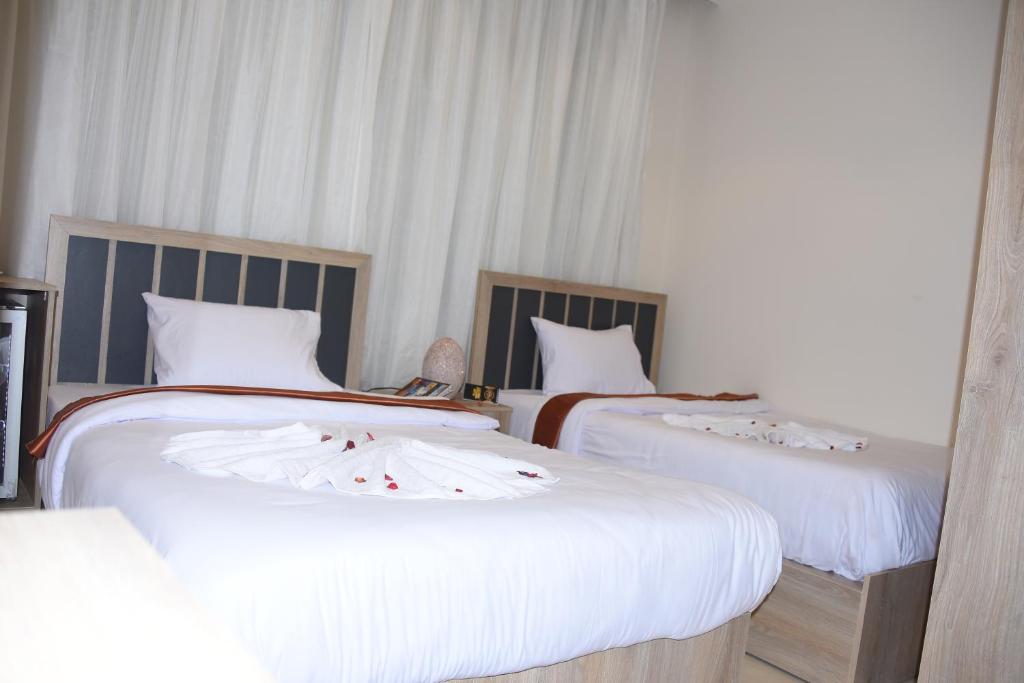 Postel nebo postele na pokoji v ubytování Locanda Pyramids Hotel