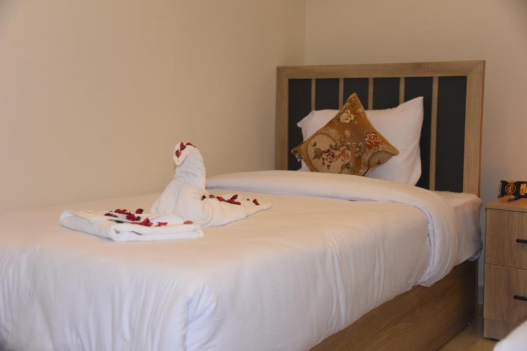 Postel nebo postele na pokoji v ubytování Locanda Pyramids Hotel