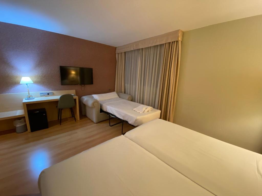 U Hotel Villa-Gomá - Resim 42