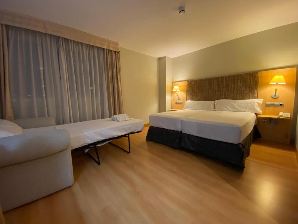 U Hotel Villa-Gomá - Resim 41