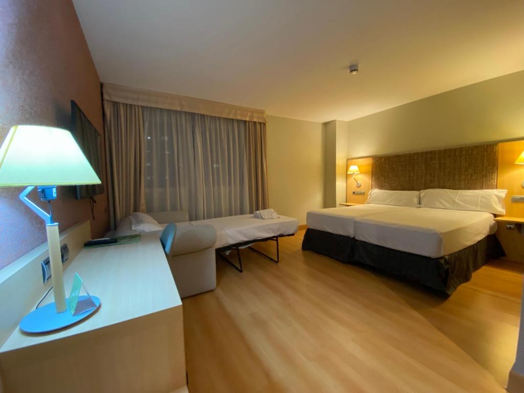 U Hotel Villa-Gomá - Resim 43