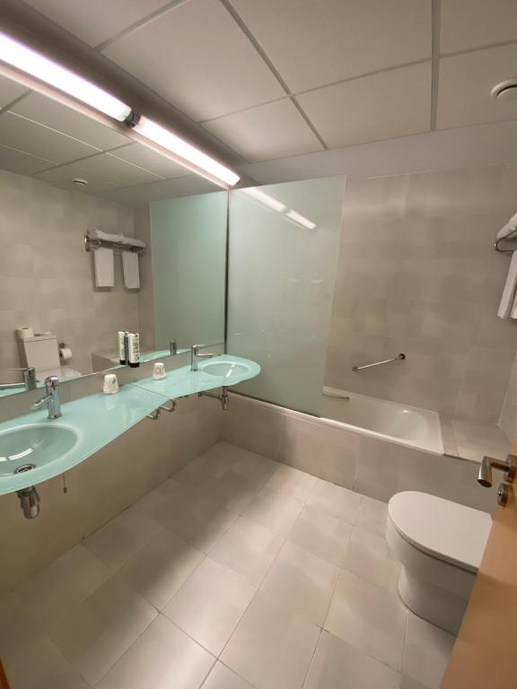 U Hotel Villa-Gomá - Resim 44