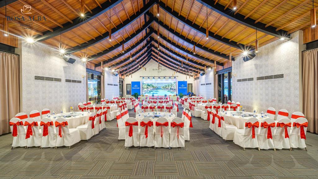 Restaurace v ubytování Rosa Alba Resort & Villas Tuy Hoa