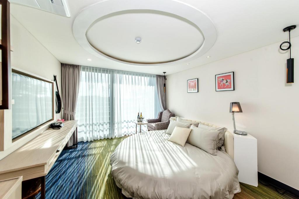 Postel nebo postele na pokoji v ubytování Marevo Beach Hotel