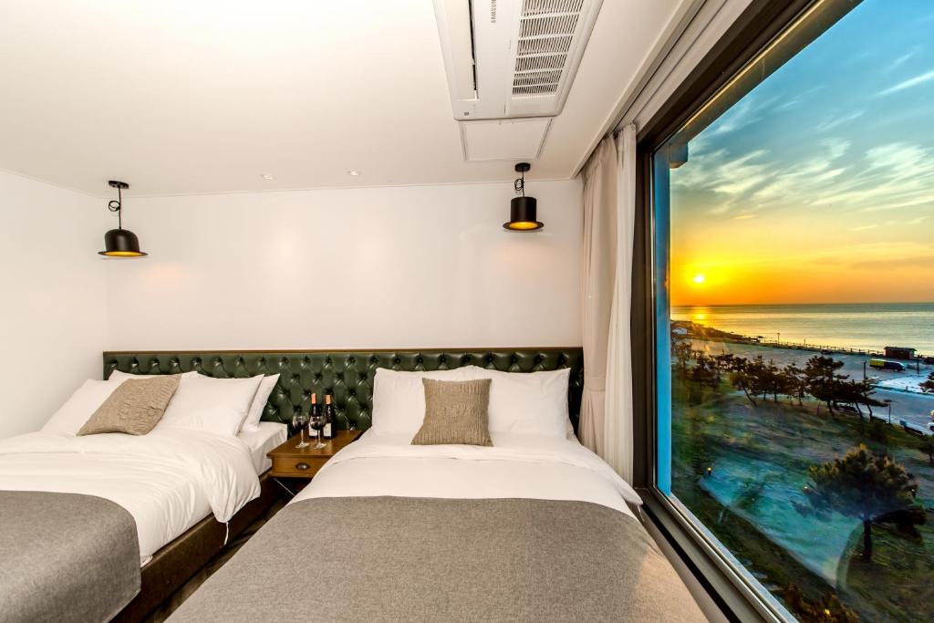 Postel nebo postele na pokoji v ubytování Marevo Beach Hotel