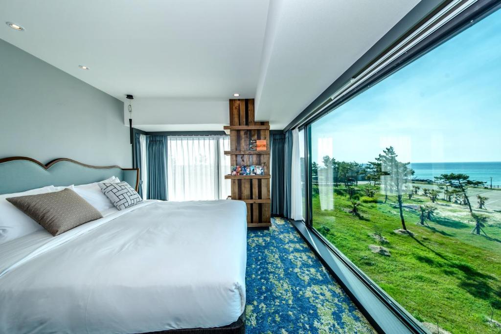 Postel nebo postele na pokoji v ubytování Marevo Beach Hotel