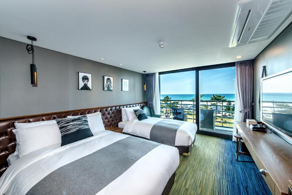 Postel nebo postele na pokoji v ubytování Marevo Beach Hotel