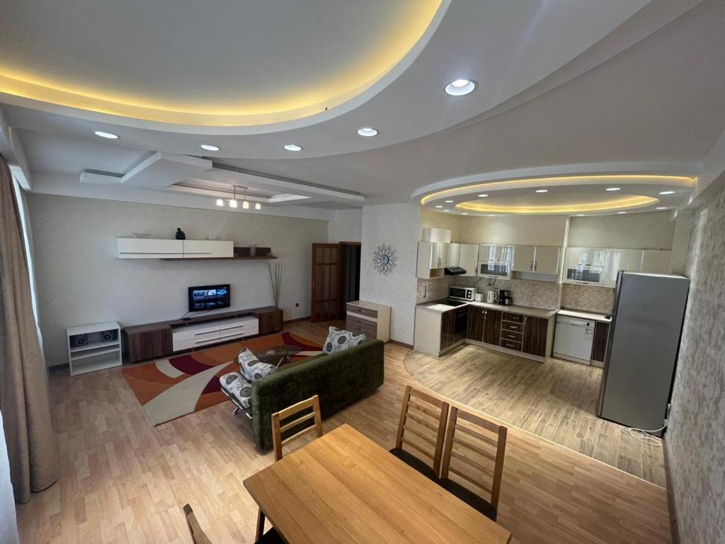 Cozy apartment in the city center در باکو