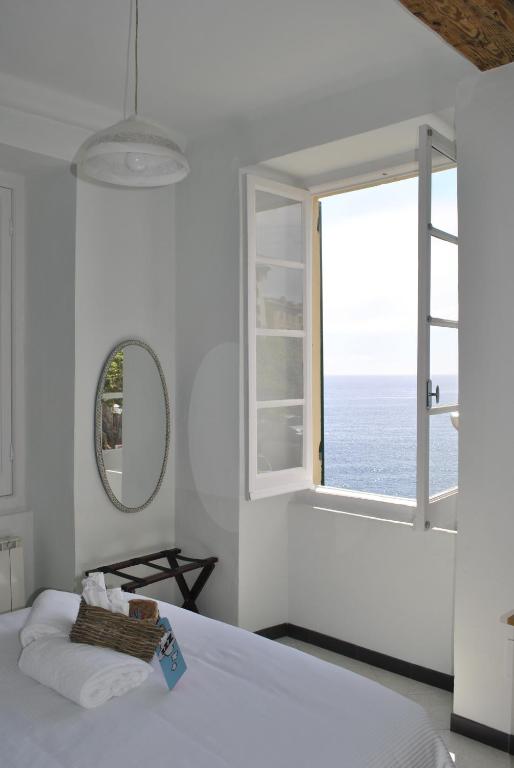Фотография из галереи Al Piccolo Scoglio - Room & Breakfast в Камольи