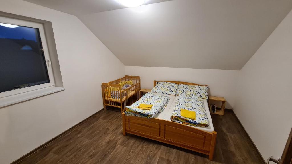 Postel nebo postele na pokoji v ubytování Apartmán Malá Valaška