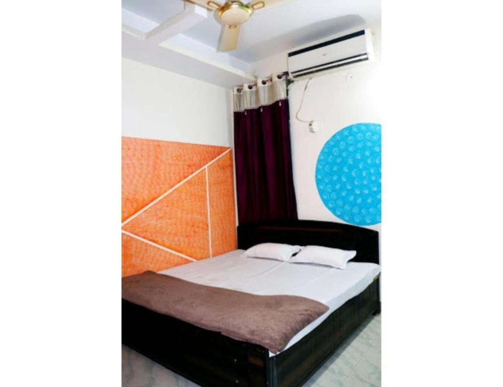 a small bedroom with a bed in a room at Hotel Sanginee, Maheshwar in Maheshwar