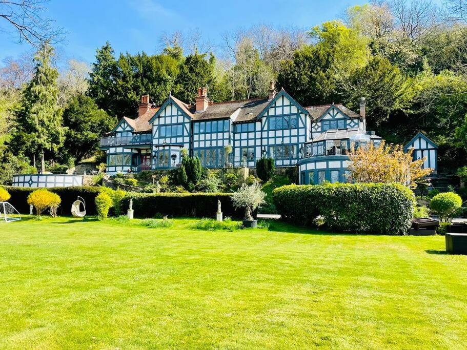 Stunning Riverside Home with Fantastic Views, Marlow (updated prices 2024)