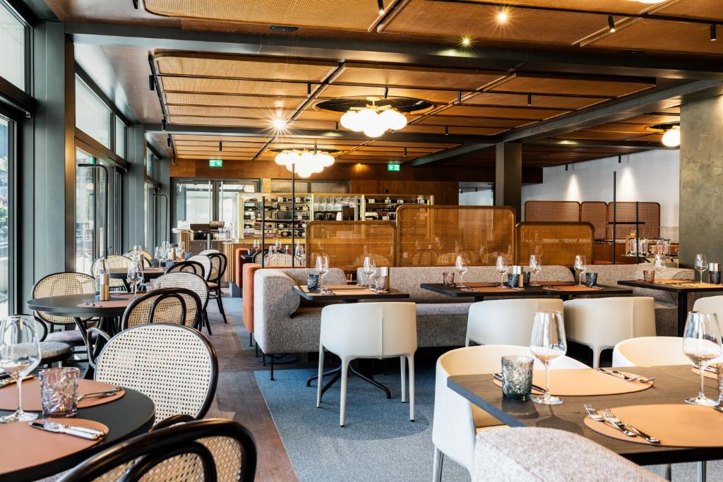 Um restaurante ou outro lugar para comer em Hotel Aare Thun
