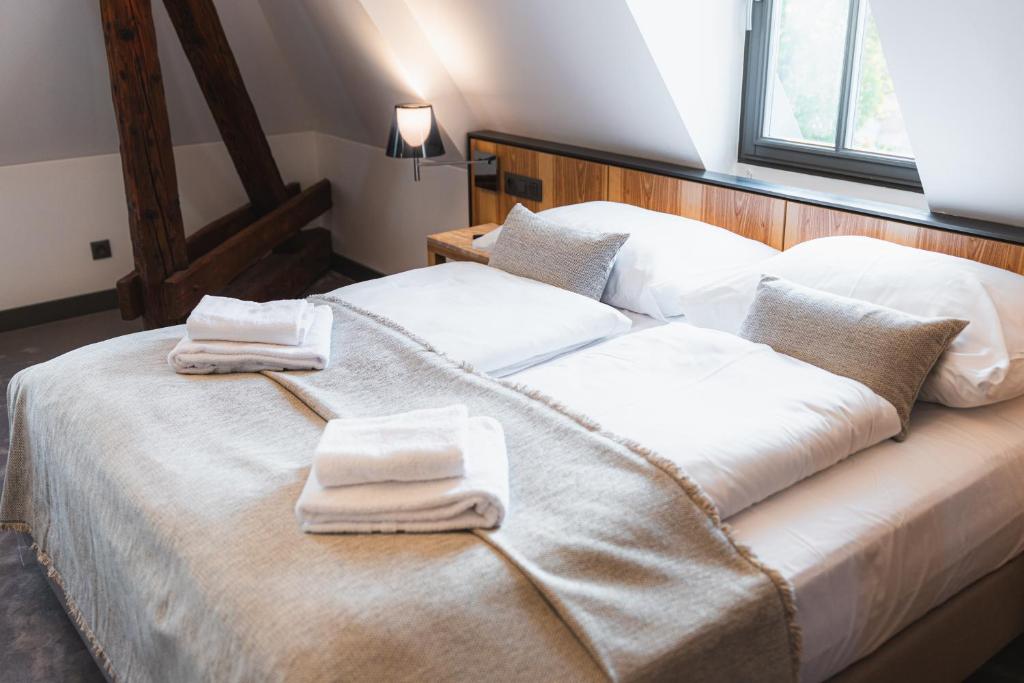 Postel nebo postele na pokoji v ubytování Hotel ALBRECHT