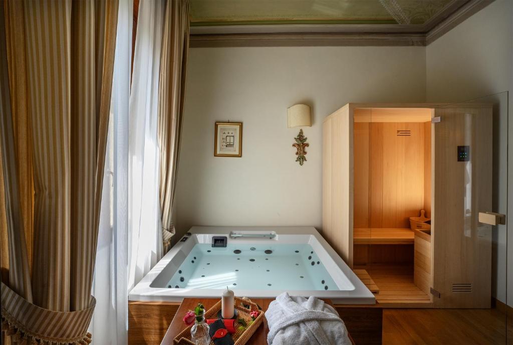 Postel nebo postele na pokoji v ubytování Relais Le Felci Executive Suite Spa
