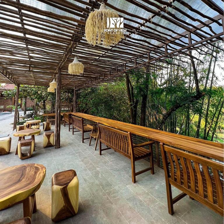 Een restaurant of ander eetgelegenheid bij Point of View Hotel & Resort Majalengka
