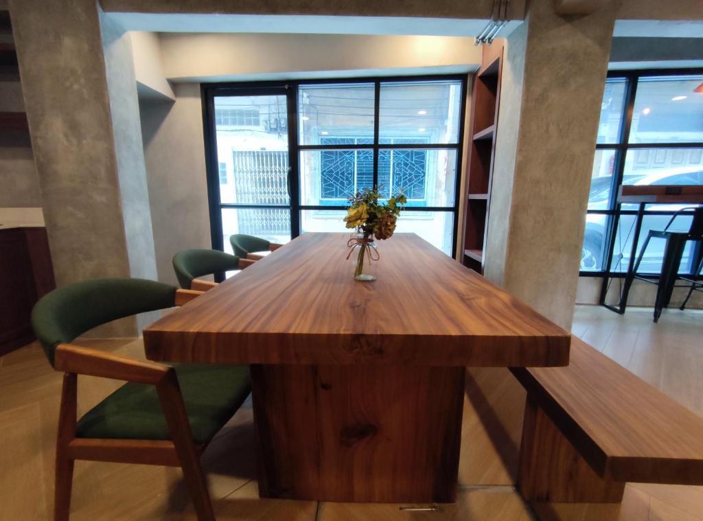 N5 Ratchawong Hostel - 11