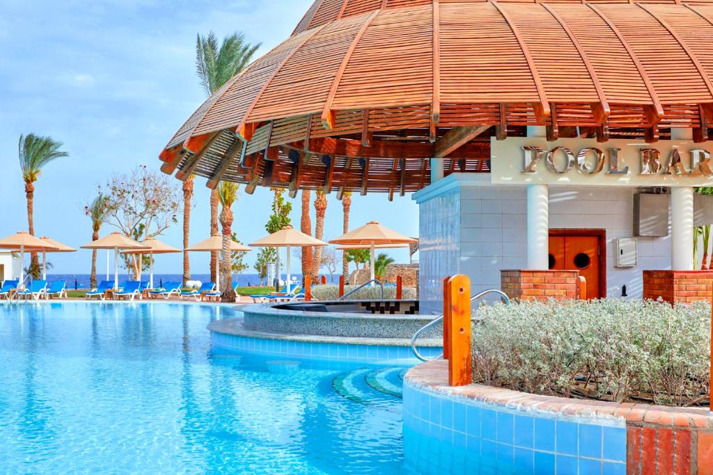 Bazén v ubytování Pickalbatros Royal Grand Sharm - Adults Friendly 16 Years Plus nebo v jeho okolí