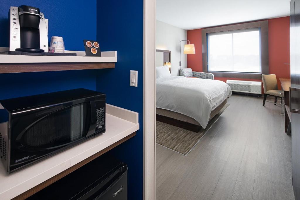 Postel nebo postele na pokoji v ubytování Holiday Inn Express & Suites Lubbock Central - Univ Area by IHG