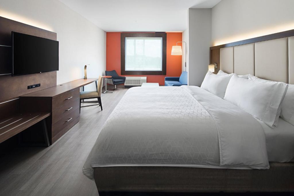Postel nebo postele na pokoji v ubytování Holiday Inn Express & Suites Lubbock Central - Univ Area by IHG