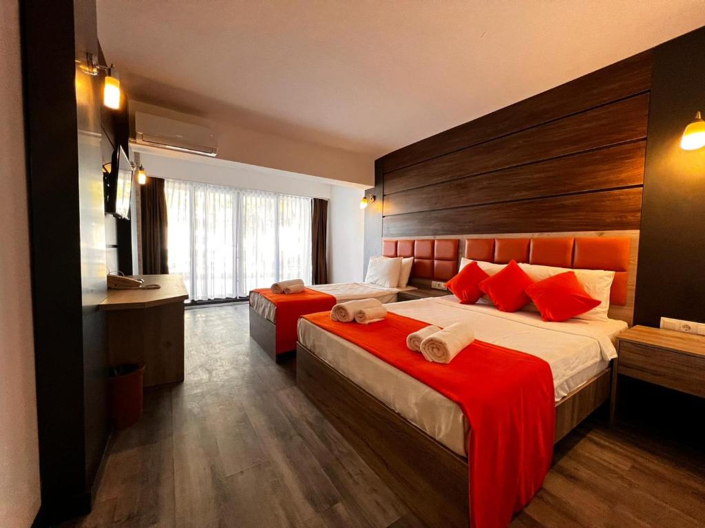 Postel nebo postele na pokoji v ubytování Maya World Didyma Hotel