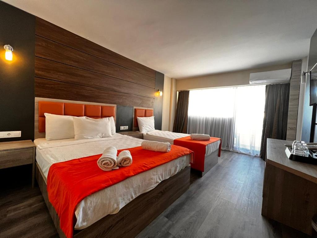 Postel nebo postele na pokoji v ubytování Maya World Didyma Hotel