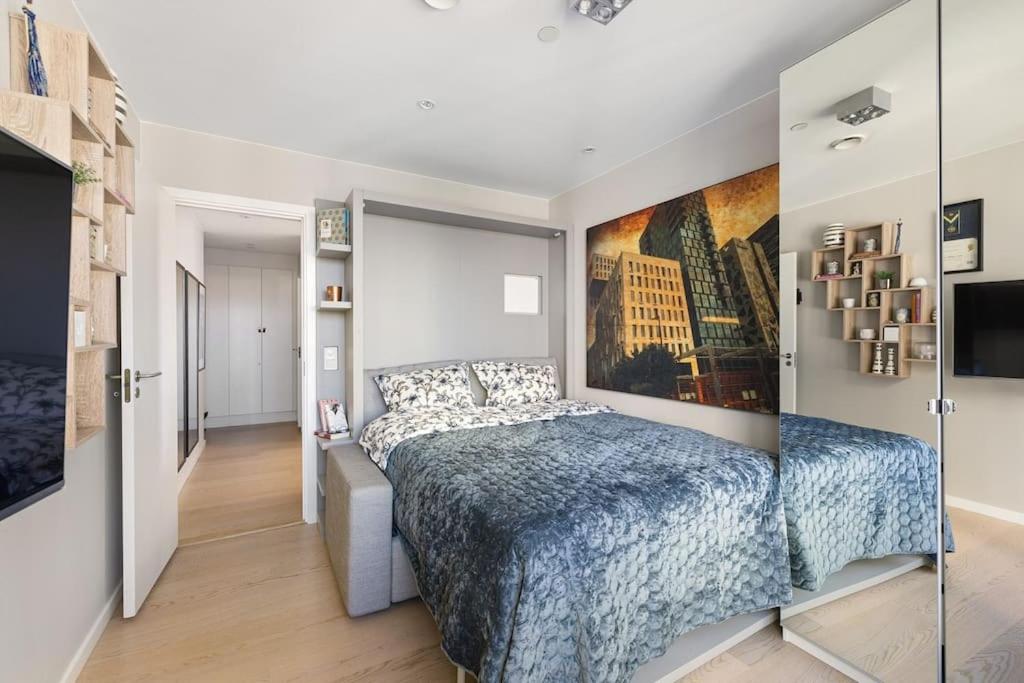 Ліжко або ліжка в номері Modern 2bed room sea view apartment @ Oslo Barcode