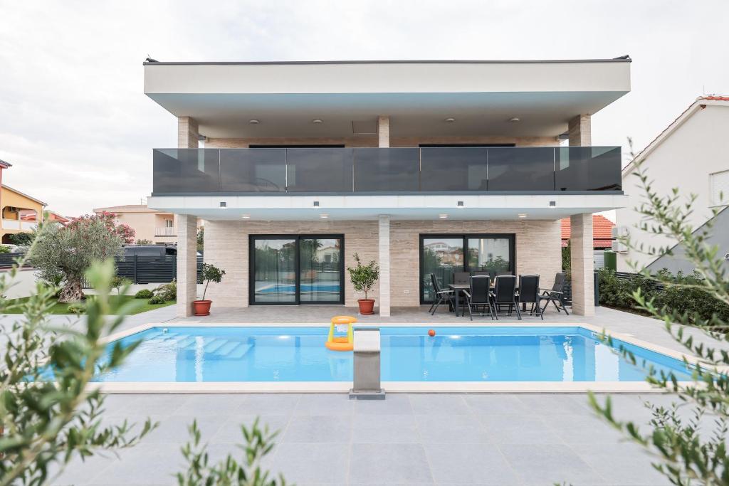 Πισίνα στο ή κοντά στο Luxury Villa Marko