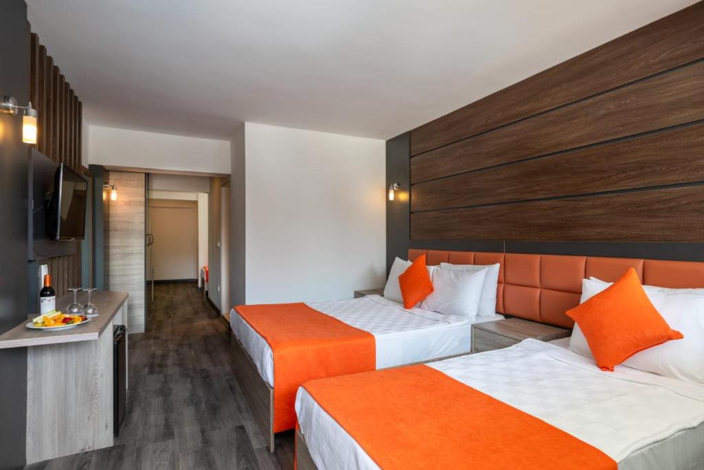 Postel nebo postele na pokoji v ubytování Maya World Didyma Hotel