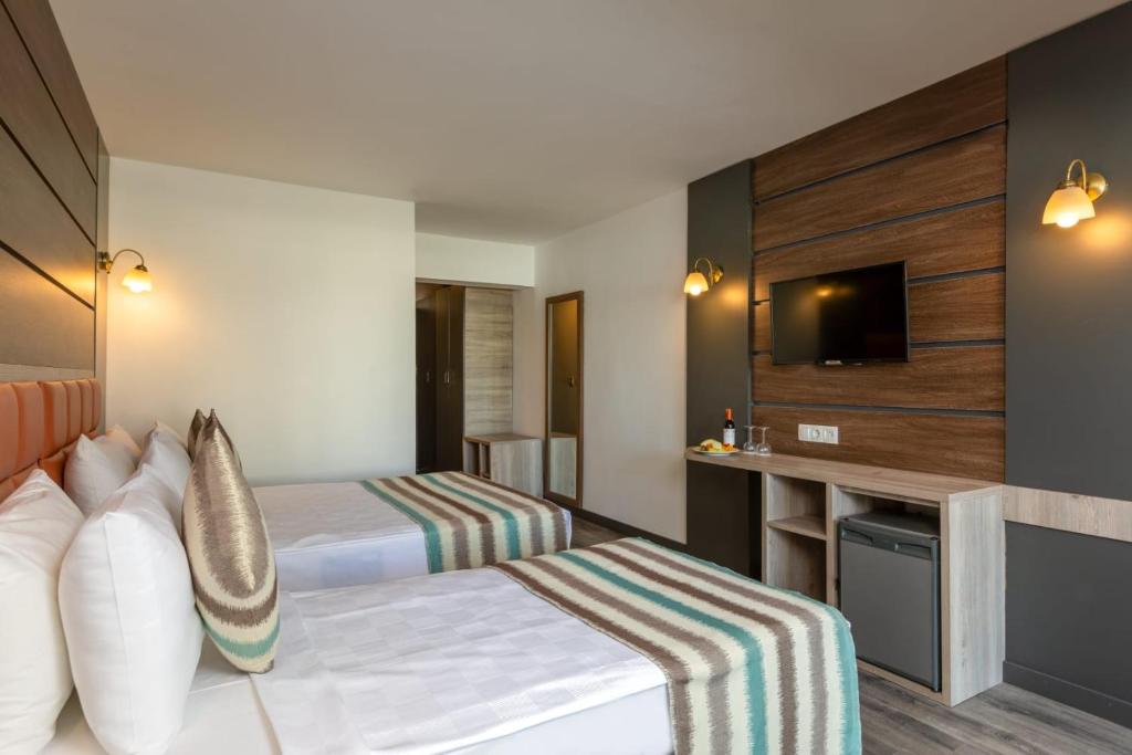 Postel nebo postele na pokoji v ubytování Maya World Didyma Hotel